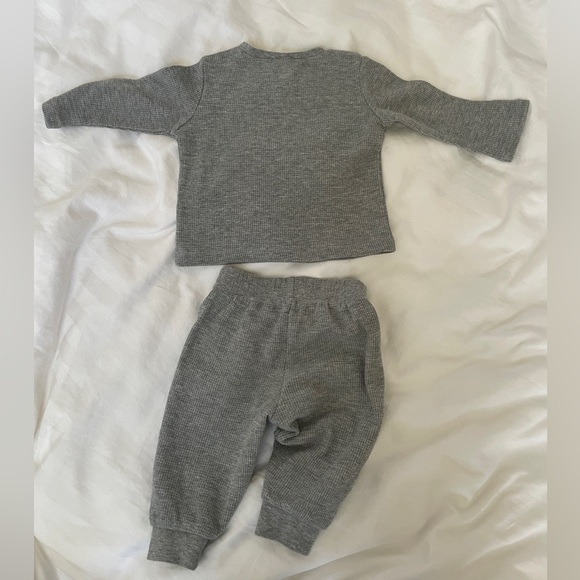 Levi’s 6 month baby waffle knit set - Picture 5 of 6